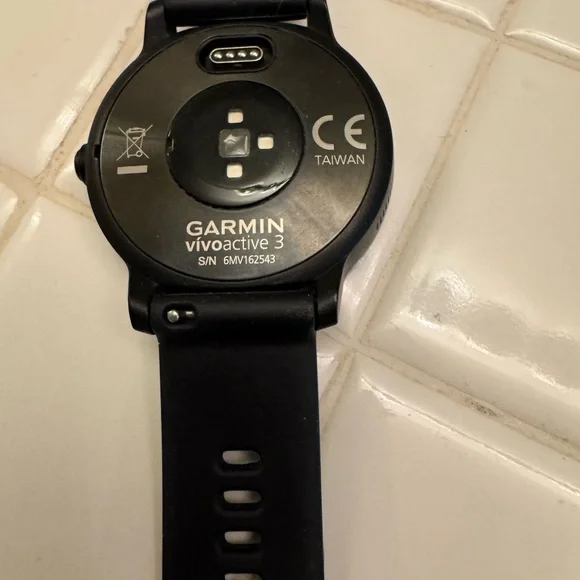 Garmin Black Smartwatch with Circular Display and Silicone Strap - Picture 3 of 7